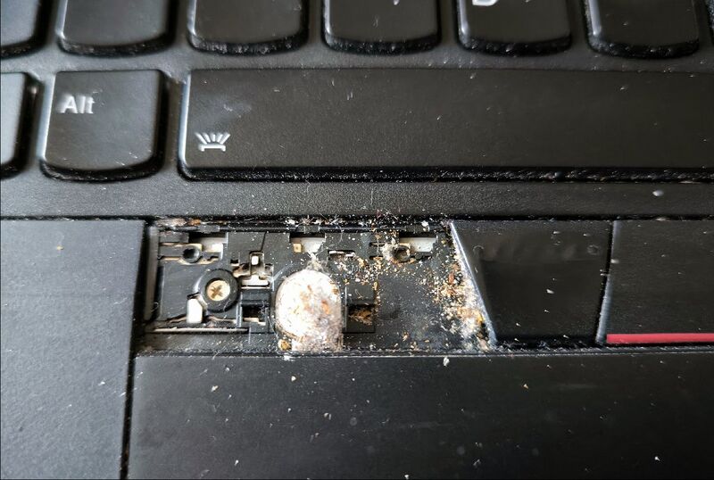 Datei:Schmutz in Tastatur.jpg
